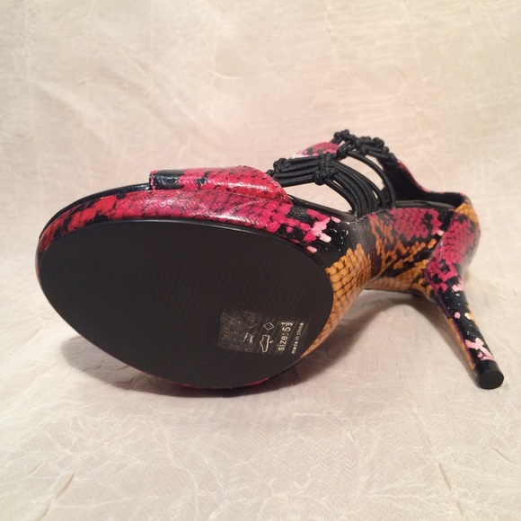 𝐌𝐈𝐂𝐇𝐀𝐄𝐋 𝐀𝐍𝐓𝐎𝐍𝐈𝐎 High Heel Sandal - Picture 9 of 12